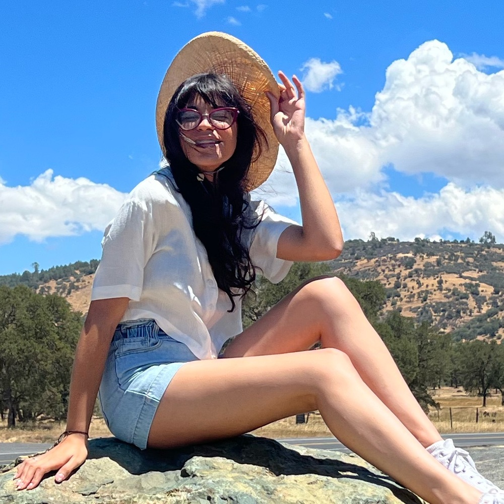 Meet your Posher, Yonelie